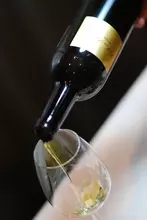 JALのファーストクラスで提供されているワインボトル入りのお茶とは？