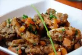 チーズはダニで熟成しカエルは唐揚げ、高級レストランでは昆虫食！　華麗なるフランス流・下手物の食べ方