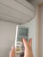 初秋のエアコン、一定温度設定なのにいやに暑い