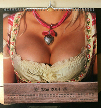 ドイツ人女性の胸の谷間カレンダー
