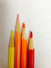 12色色鉛筆に「はだいろ」が入った。リストラされた色は？