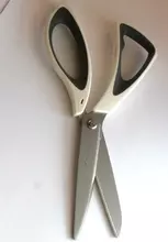 軽い力で厚紙や布がサクサク切れるハサミを試してみた