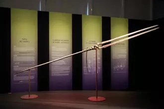 ロンギヌスの槍がついに欧州へ！　パリで『ヱヴァンゲリヲンと日本刀展』開催