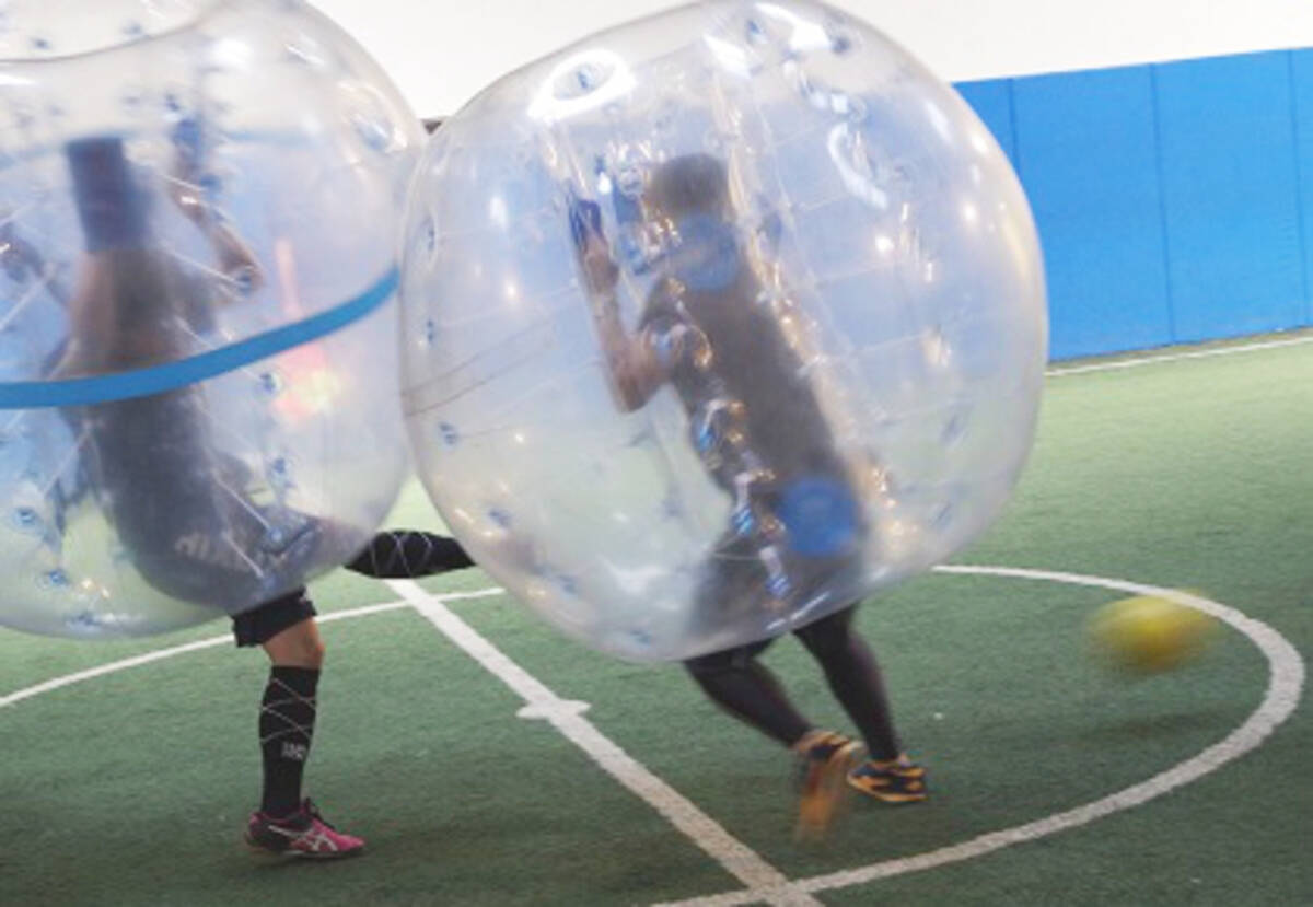 ボールは後回しで体当たりを 泡になってプレーする バブルサッカー を観戦してきた 動画あり エキサイトニュース
