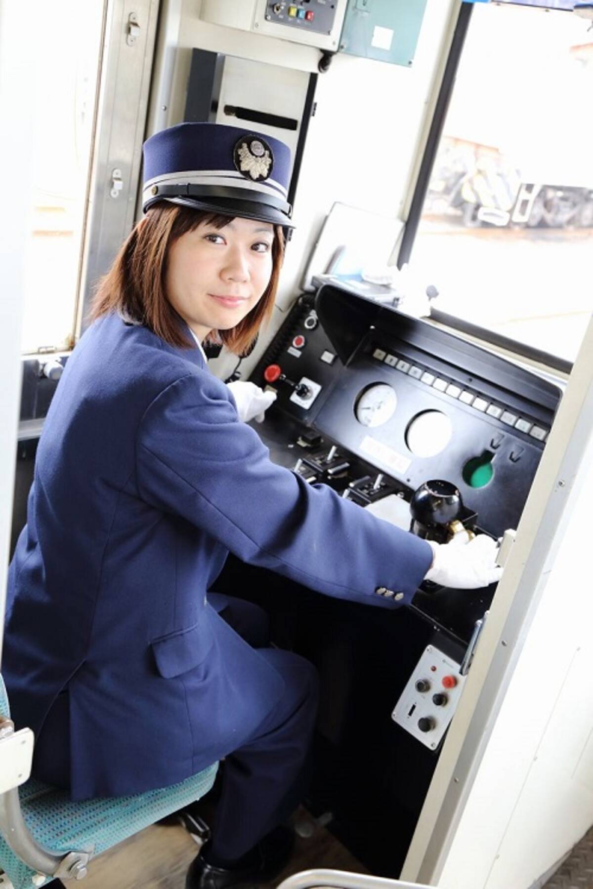 男の職場 に進出中 輝く女性鉄道員たちに迫った一冊 エキサイトニュース