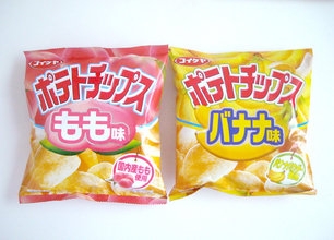 本日発売！前代未聞のポテトチップス「もも味」＆「バナナ味」を食べてみた！