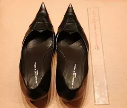 足が大きい女性あるある　27.5センチの女性、悲痛の叫び