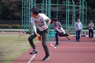 世界初の新競技！　スマホをブン投げる「スマホケース投げ世界大会」が開催された