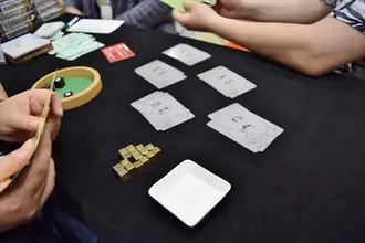 J-POPの「あるある」な歌詞でバトルするカードゲーム
