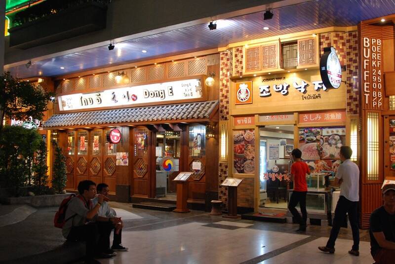 韓国人の店がひしめくバンコクのコリアンタウンに、何故か1軒だけある日本人バー