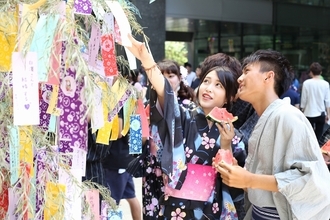 七夕に浴衣で授業を受ける学生たち　國學院大学が「和装デー」実施　