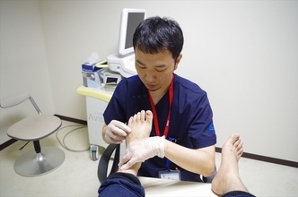 足の痛みから糖尿病まで　日本初の“足の総合病院”へ行ってみた