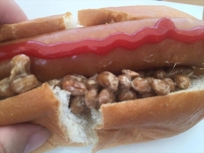 茨城のサービスエリア名物「納豆ドッグ」を食べる