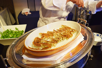 アンジャッシュ渡部も絶賛した幻の店「蔓餃苑」の新作餃子を食べる