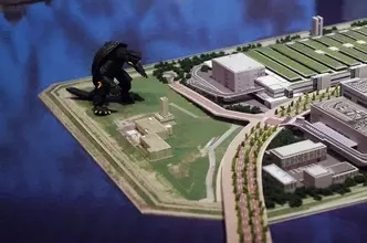 話題の豊洲新市場にもガメラ上陸　進化する展覧会「空想脅威展」