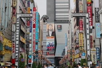 新宿・歌舞伎町の悪質スカウト注意喚起放送の謎
