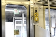 都会人は知らない？ 乗客がドアを開け閉めする「ボタン式電車」のマナー