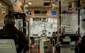 バスの「前乗り運賃前払い方式」が初見では難しすぎる