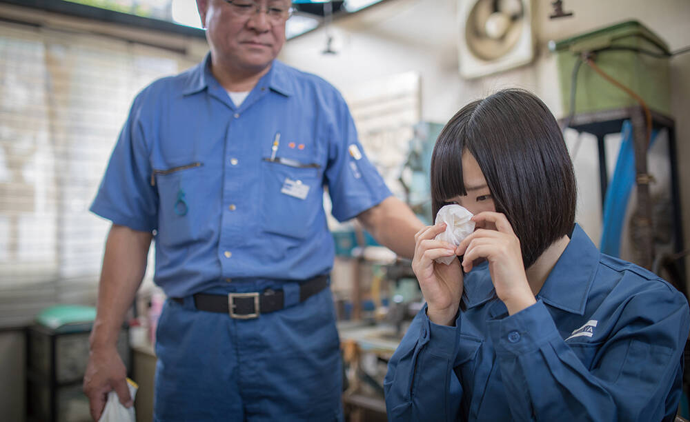 美少女コスプレイヤーが東大阪の町工場員の一年を演じたカレンダー！　人材不足の解消を目指す