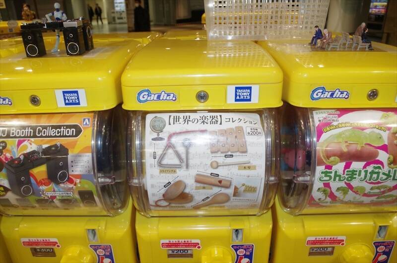 ガチャの概念をぶち壊す巨大ガチャが東京駅に出現 エキサイトニュース