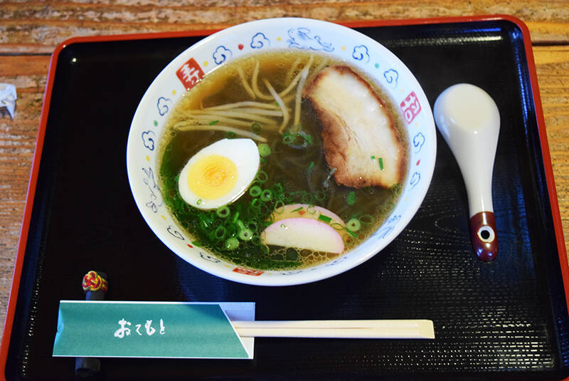 備長炭を練り込んだ真っ黒いラーメンは一体どんな味なのか