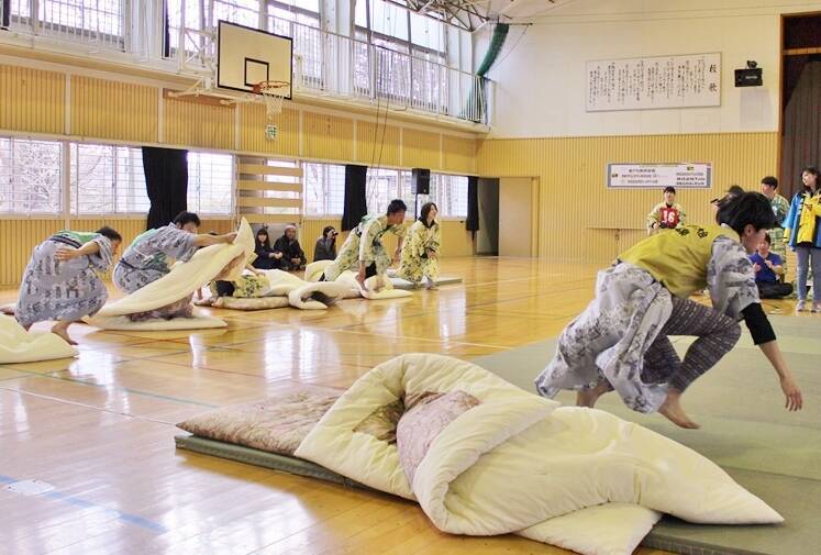 「全国まくら投げ大会」が想像以上に激しかった！