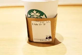 スタバのカップ、手書きからシールへ変更に悲しみの声　意図をスタバに聞いてみた