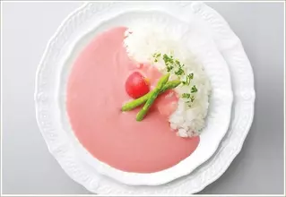 なぜピンク？ピンクのカレーや醤油を手掛けるメーカーに聞いてみた