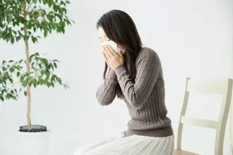 かぜの時「風呂に入ってはいけない」は誤り　内科医にかぜ対策の噂が正しいか聞いた