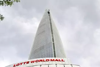 地上118階、ガラス張りの床を体験！ 「ロッテワールドタワー」に登ってみた