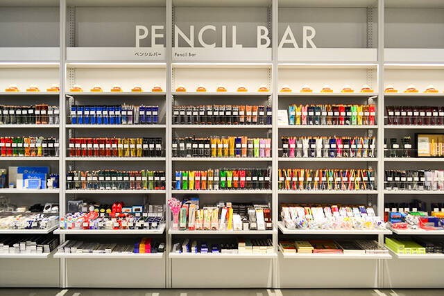 10万円の巨大消しゴムもある！銀座ロフトの「PENCILBAR」に行ってきた