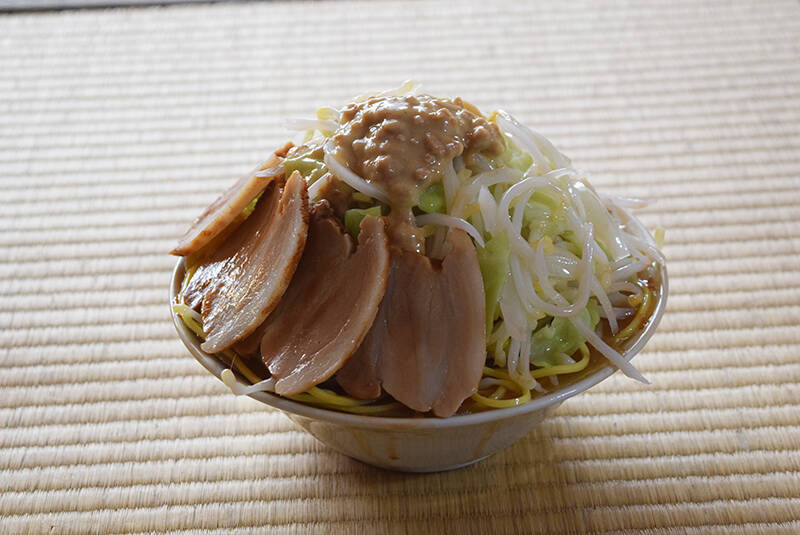 リアル過ぎる二郎系ラーメンの食品サンプル 要望次第でチャーシューの厚みの変更も