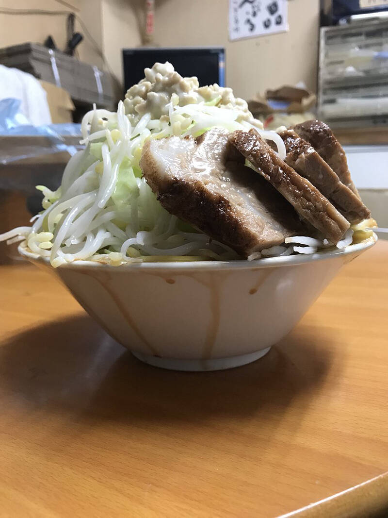 リアル過ぎる二郎系ラーメンの食品サンプル 要望次第でチャーシューの厚みの変更も