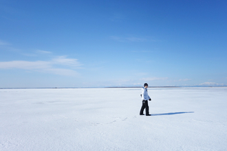 冬の絶景！凍った海の上を歩ける日本のウユニ塩湖「野付湾」