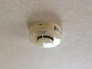 住宅用の火災警報器が「ささいなことでちょこちょこ鳴る」問題