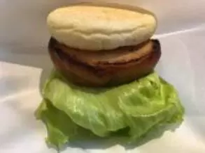 平日2時間限定！二郎系ラーメン店「肉厚チャーシューサンド」で朝ごはん