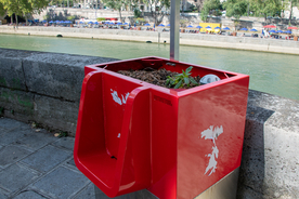 パリの立ちション対策用小便ボックスが不評で移転に 使用感を確かめてみた