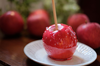 夏祭りの定番「りんご飴」はどうやって食べるのが正解？