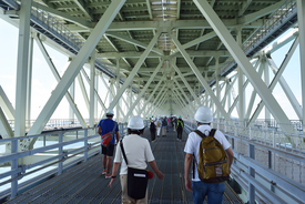 世界最長の吊り橋「明石海峡大橋」の管理用通路を歩くツアー 参加条件に「2時間トイレ我慢できる方」
