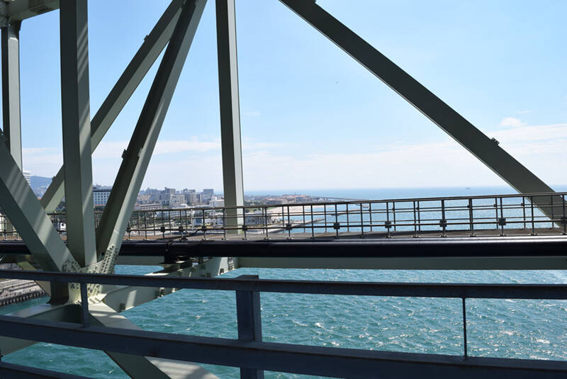 世界最長の吊り橋「明石海峡大橋」の管理用通路を歩くツアー 参加条件に「2時間トイレ我慢できる方」