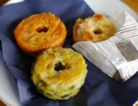 携帯できるパスタ爆誕！　衝撃の「スパゲッティドーナツ」を食べてみた