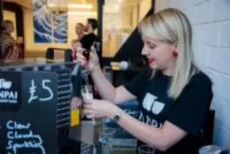 日本の蔵元と英国人夫妻がもたらすイギリス「酒革命」 1本15万円の清酒とサーバーから注ぐ酒