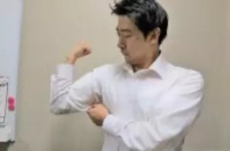 「着るだけで即マッチョ」になれるTシャツを着てみた