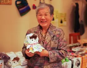 おかんたちの温かみにあふれた「おかんアート」の祭典 86歳の巨匠も