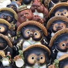 縁起物の「たぬきの置物」ってどう買うの？　大量にそろう専門店に行ってみた