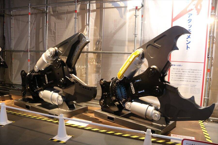 大型クレーンの運転席でレバー握る興奮　日本科学未来館の企画展「工事中！」へ行く