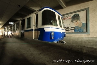 姫路の伝説のモノレール駅跡に産業遺産写真家、前畑温子さん興奮