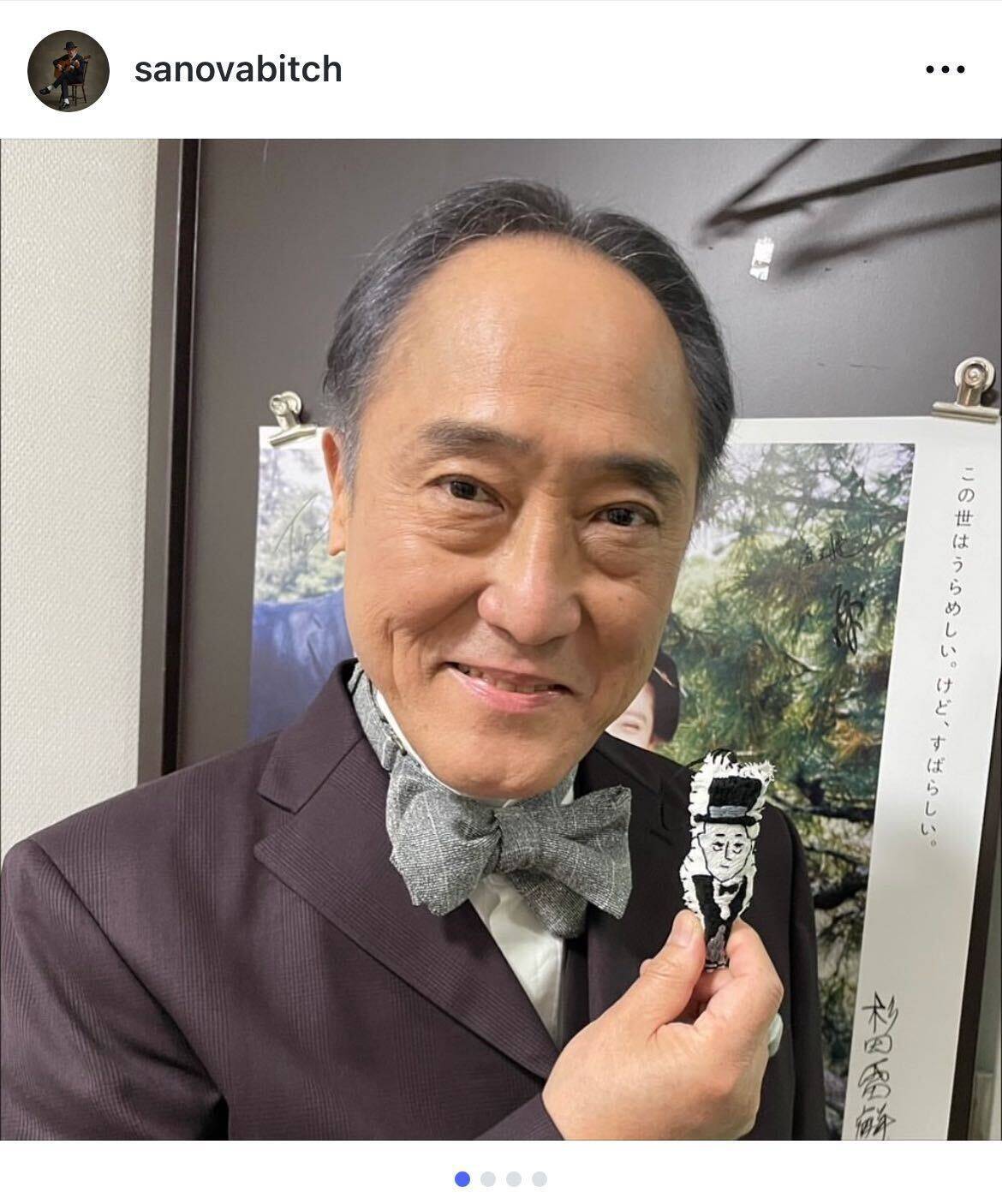 佐野史郎、「ばけばけ」撮影現場で特製お守り人形を披露