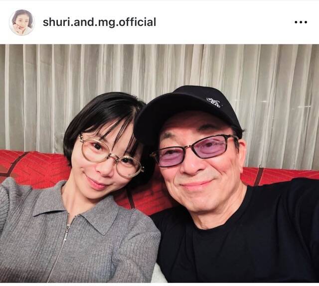 趣里、父・水谷豊との親子ツーショットを公開「いつかコラボできるように頑張りたい」