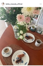 増田恵子、亡き夫の72歳誕生日を偲んで好物のエクレアでお祝い「トモの大好物」